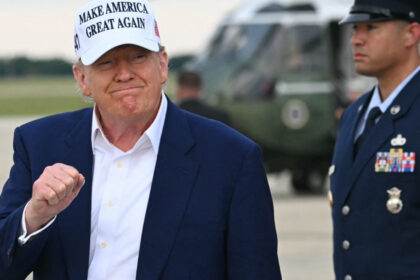 val de conspiratii bizare meme si decizii economice cum arata contul lui donald trump pe truth social 683e896823f35