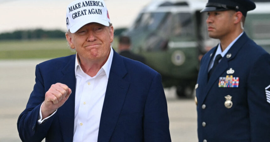 val de conspiratii bizare meme si decizii economice cum arata contul lui donald trump pe truth social 683e896823f35