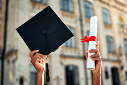 video absolventi de facultate la 70 de ani motivul pentru care si au dorit sa fie studenti la varsta a treia viata e frumoasa daca o faci 683fc7e66b1cb