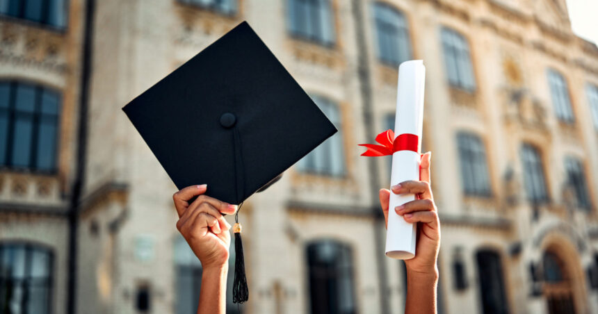video absolventi de facultate la 70 de ani motivul pentru care si au dorit sa fie studenti la varsta a treia viata e frumoasa daca o faci 683fc7e66b1cb