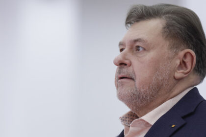 video alexandru rafila si a tiparit bilantul de 1 300 de zile in fruntea ministerului sanatatii ce lipseste din prezentarea oficiala 68516b8010b87