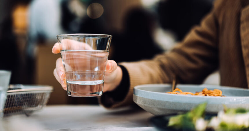 video apa gratis doar pe hartie experiment digi24 cum incalca restaurantele legea in vigoare de un an noi nu dam asa e politica firmei 685f6efc6ab89