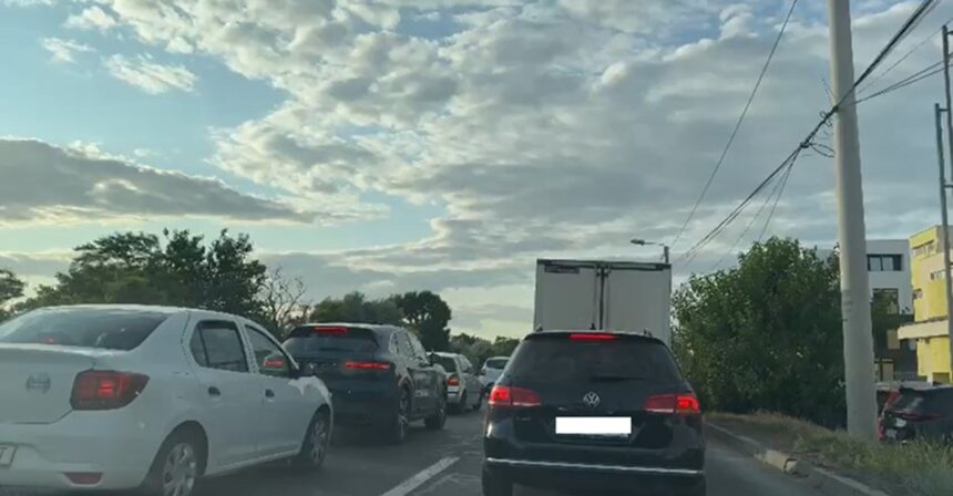 video atentie soferi trafic de cosmar intre eforie si agigea pe dn 39 cozile de masini se intind pe mai multi kolimetri 6856e805b6a24