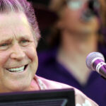 video cantaretul brian wilson cofondator al trupei americane the beach boys a murit la varsta de 82 de ani 6852746fbf7ed