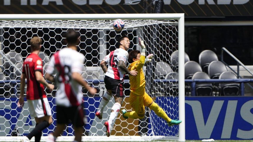 video cat s a incheiat river plate urawa red diamonds din grupa interului lui chivu de la fifa club world cup meci cu 4 campioni mondiali 68526f5396ff3