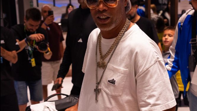 video ce i a spus emil boc lui ronaldinho inainte de meciul de sambata de la cluj voyo si pro arena 684c7b7766c4b