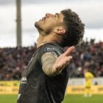 video exclusiv florinel coman rege pe ringul de dans la nunta lui olaru atacantul fcsb a facut show desi e accidentat 683cb639c3822