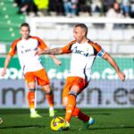 video fotbalistul roman care joaca finala play off ului de promovare in la liga coechipier cu fenomenul de 41 de ani campion european 684c1466afe7f