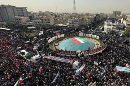 video imagini impresionante de la funeraliile de stat din iran 60 de militari si oameni de stiinta au fost ucisi in atacuri israeliene 685f97585321d