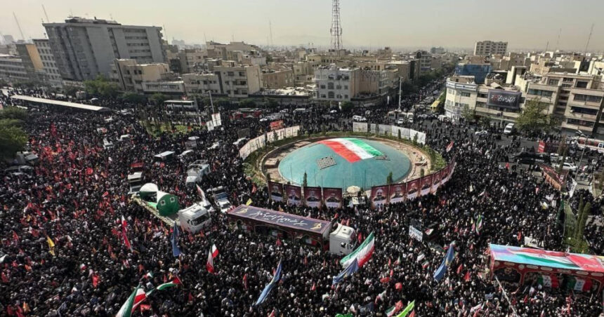 video imagini impresionante de la funeraliile de stat din iran 60 de militari si oameni de stiinta au fost ucisi in atacuri israeliene 685f97585321d