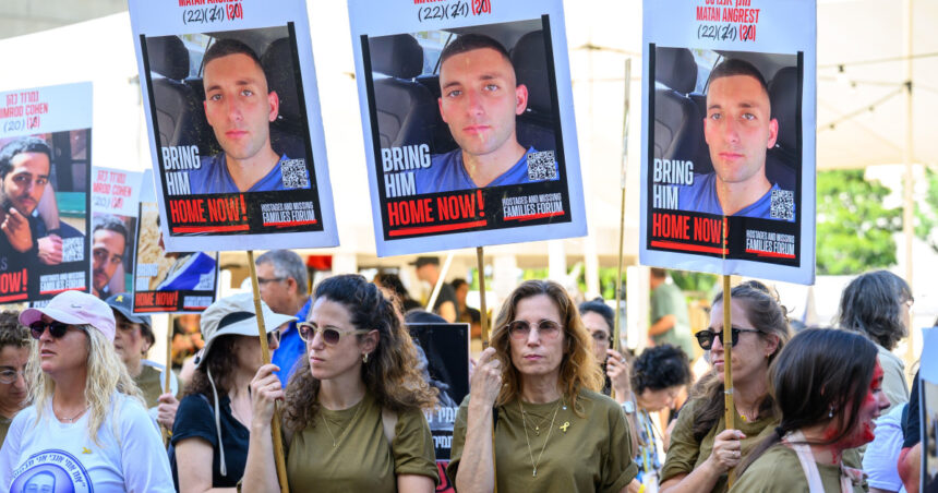video imaginile rapirii unui militar israelian de catre hamas publicate de catre familia sa ce spune mama ostaticului 6847322820981