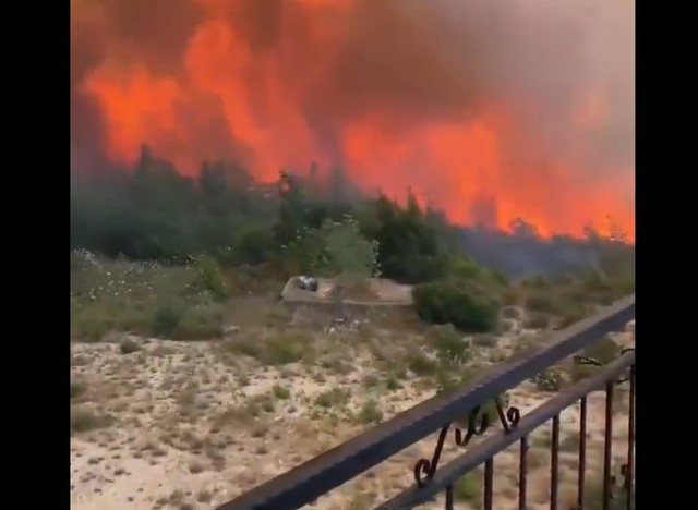 video incendii masive de padure in vestul tarii in special in izmir actioneaza peste o mie de pompieri cu 38 de aeronave si elicoptere de stingere interventia este ingreunata din cauza vantului 686274900b30f