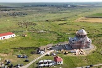 video ips teodosie a sfintit paraclisul manastirii poarta alba galesu ridicata pe locul suferintei detinutilor politici 685933cc6d7de