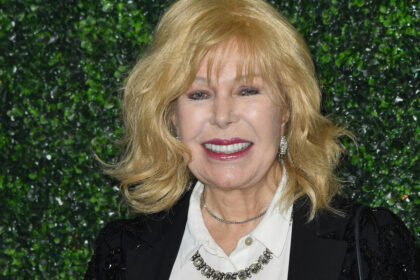 video loretta swit a murit la varsta de 87 de ani actrita a fost celebra pentru rolul hot lips houlihan din serialul de comedie mash 683eb06248e9d