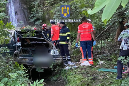 video masina prabusita intr o rapa pe transfagarasan un barbat a murit iar fiul sau este in stare grava cum s a produs accidentul 68514bdaa8950