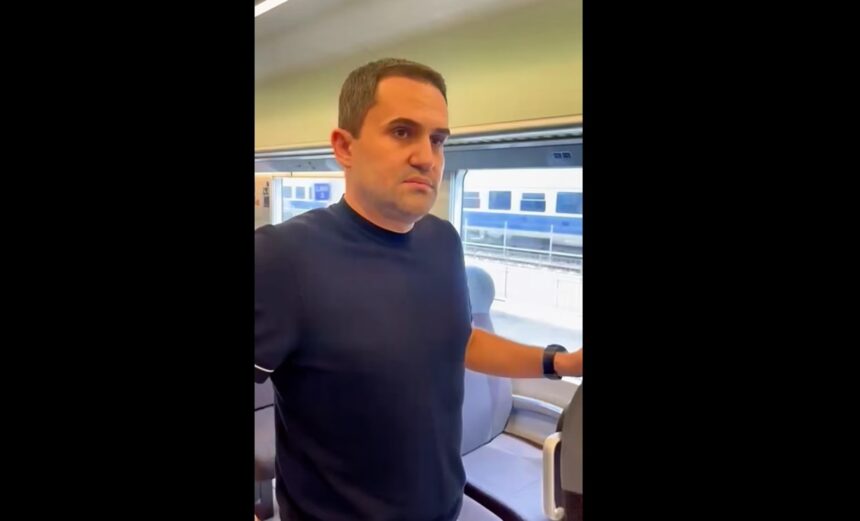 video ministrul transporturilor calatorie surpriza cu trenul spre constanta vagonul cu care calatoresc la clasa a 2 a este curat si modern 686018605cf7c