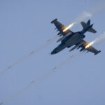 video momentul in care un avion su 25 rusesc se prabuseste in regiunea donetk cel mai probabil doborat de avionul cu care zbura in formatie 684c84444ebde
