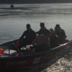 video o persoana este cautata cu scafandri dupa ce o barca s a rasturnat pe raul arges 6847092705c3f