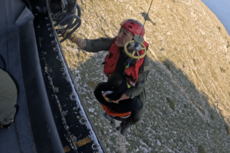 video pelerin roman ranit grav pe muntele athos salvat cu elicopterul militar si transportat de urgenta la spital in salonic 68559a090fd22