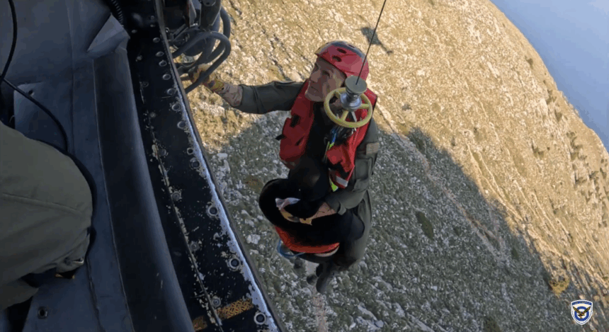 video pelerin roman ranit grav pe muntele athos salvat cu elicopterul militar si transportat de urgenta la spital in salonic 68559a090fd22