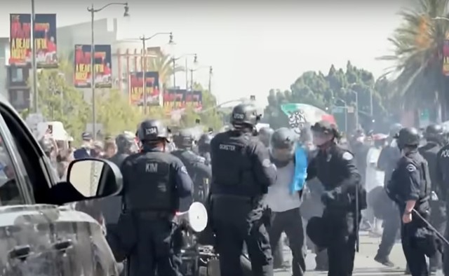 video primarul din los angeles spune ca orasul este folosit pentru un experiment privind ceea ce poate face guvernul federal 6847c2fb3a5b1