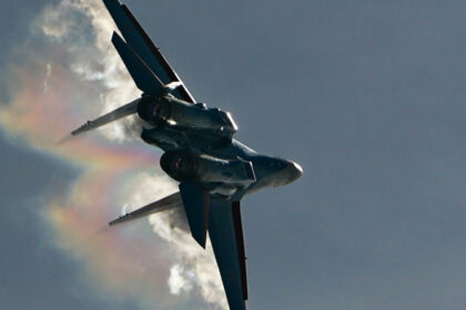video primele imagini cu avionul rusesc su 35 doborat in regiunea kursk cum ar fi reusit ucrainenii lovitura 68451df18e38a