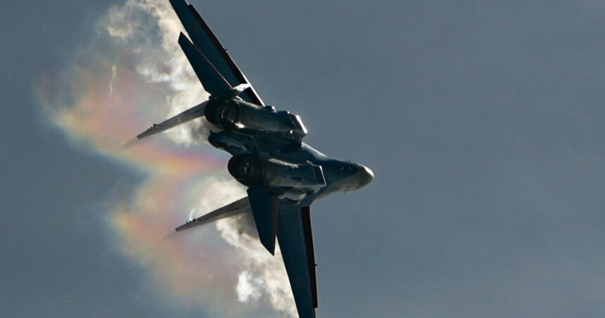 video primele imagini cu avionul rusesc su 35 doborat in regiunea kursk cum ar fi reusit ucrainenii lovitura 68451df18e38a