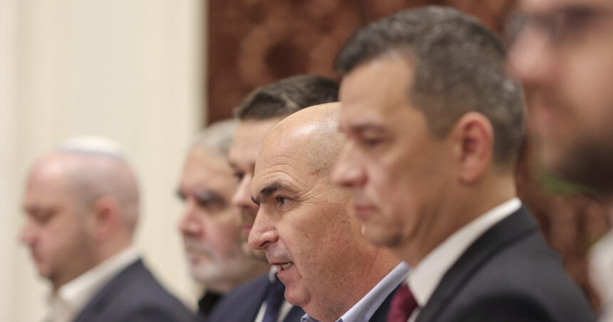 video sedinte decisive pentru formarea guvernului bolojan liderii coalitiei s au intalnit din nou duminica dimineata la negocieri 6857e298455ff