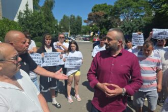 video senatorul aur nicolae vlahu alaturi de comerciantii protestatari din constanta situatia va fi analizata in comisia pentru abuzuri din senat 6842a626058bb
