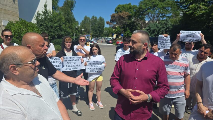 video senatorul aur nicolae vlahu alaturi de comerciantii protestatari din constanta situatia va fi analizata in comisia pentru abuzuri din senat 6842a626058bb