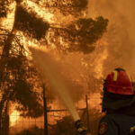 video stare de urgenta pe insula greceasca chios din cauza incendiilor de vegetatie localitati evacuate peste 350 de pompieri mobilizati 6859dd829310e