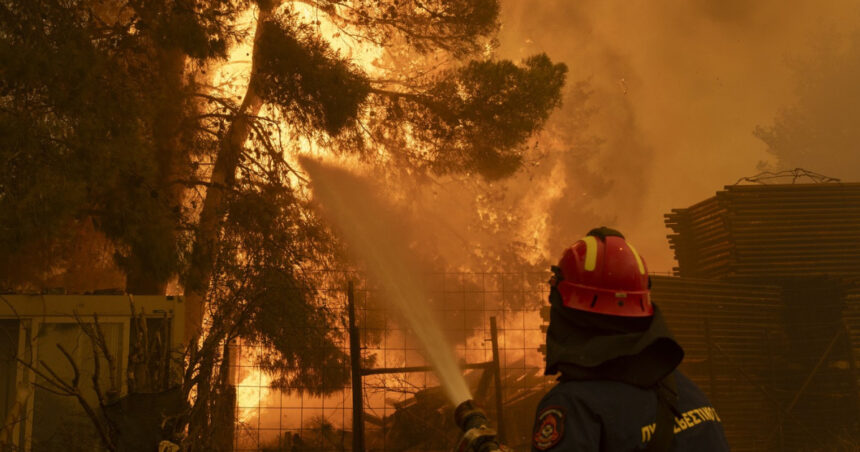 video stare de urgenta pe insula greceasca chios din cauza incendiilor de vegetatie localitati evacuate peste 350 de pompieri mobilizati 6859dd829310e