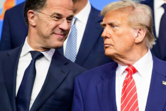 video taticul a ajuns acasa mesajul publicat de casa alba dupa revenirea lui trump de la summitul nato 685d3c90009d3