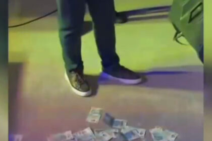 video un primar psd arunca cu bani la o petrecere cu manele de zilele comunei 30 de milioane de la mine pentru voi tata a a fara numar 68518ea74af10