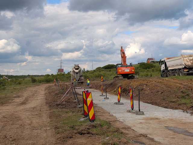 videofoto premiera erbasu a inceput asfaltarea pe tronsonul abandonat de bechtel si neatins 12 ani 684af74fd98c1