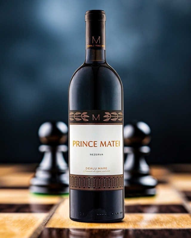 vinul zilei un merlot emblematic pentru romania cu note olfactive de fructe de padure piper negru ciocolata cafea si vanilie savuros alaturi de carne rosie vanat branzeturi maturate sau mancar 684bc43064a8c