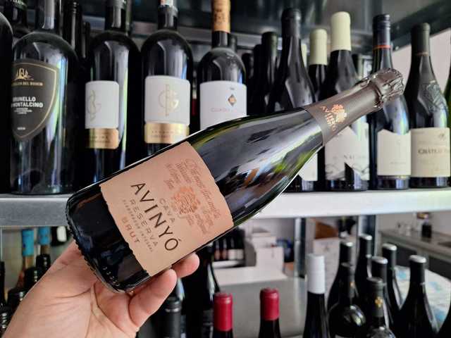 vinul zilei un spumant organic din penedes cu arome care te poarta cu gandul la o zi de vara petrecuta printre livezi si paduri poate insoti orice masa de la aperitive simple pana la peste sau fr 685b934440a01
