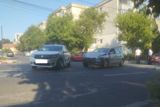 accident aproape de gara constanta doua masini implicate 686beb74afcc5