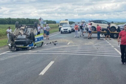 accident grav cu trei masini in timis autospeciala de politie rasturnata un agent a ramas incarcerat intervine un elicopter smurd 68877a5062322