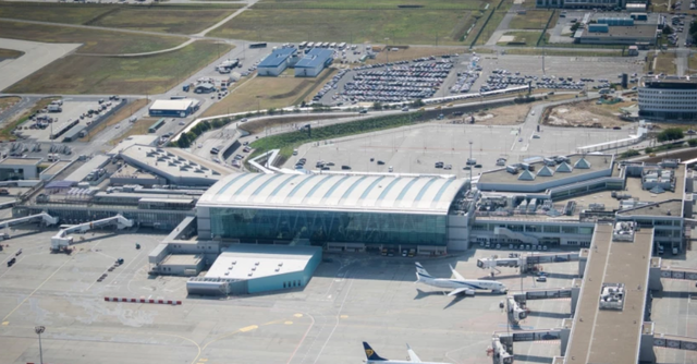 aeroportul din budapesta isi suspenda activitatea din cauza unei furtuni puternice 686c018f11e99