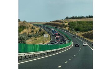 aglomeratie pe autostrada soarelui coloana de masini se intinde pe catva kilometri 687d06b051b9b