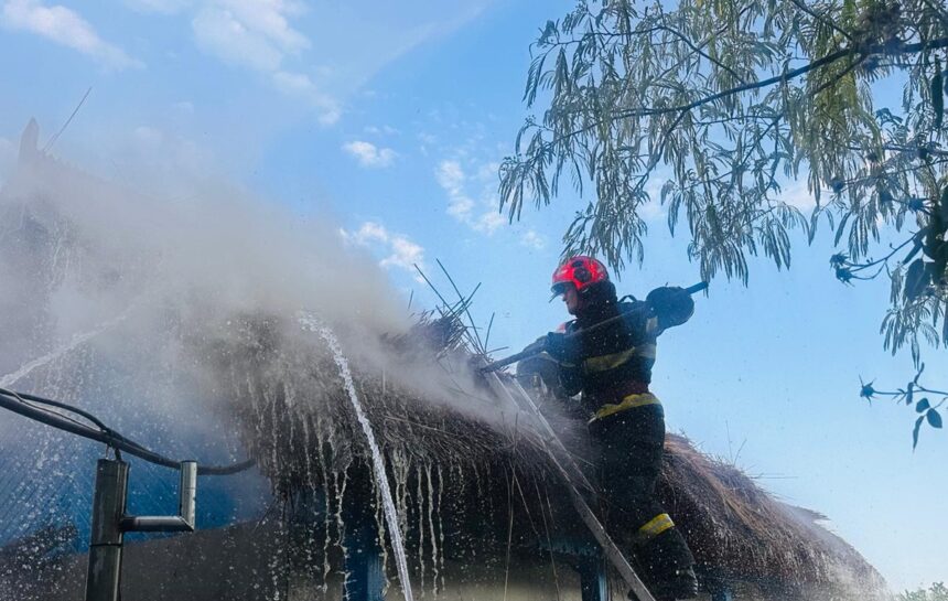 alerta de incendiu la techirghiol flacarile au cuprins o anexa 6872457f0f4f1