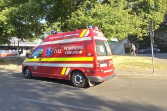 alerta la mangalia o femeie a amenintat ca se arunca de la etajul 2 a fost salvata de politisti si dusa la palazu mare 687e791f7d0df