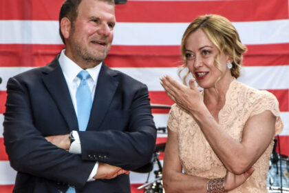 ambasadorul lui trump la roma refuza sa locuiasca in celebra villa taverna si prefera sa traiasca pe iahtul sau care este motivul 6887322b8eeb0