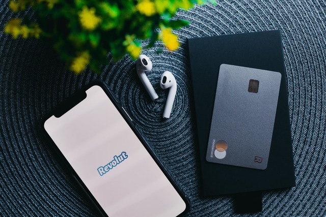 anunt foto revolut intra intr o noua tara cu abonamente de telefonie mobila planul pentru romania 6866d0c25c70d
