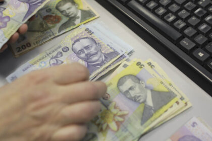 aproape 10 000 de romani au si pensie si salariu de la stat spune bolojan care le sugereaza sa lase locul de munca pentru tineri 687f0f4c0f056