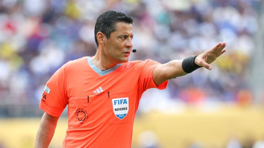 arbitrul care a dat mana cu trump calcat in picioare tradator de tara 6875fa82043ab