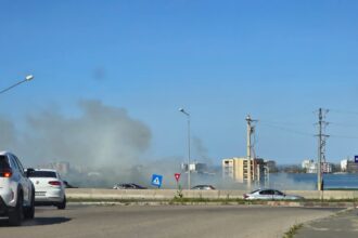 arde vegetatia uscata de pe malul lacului siutghiol la intrare in constanta 6867c2149ee01