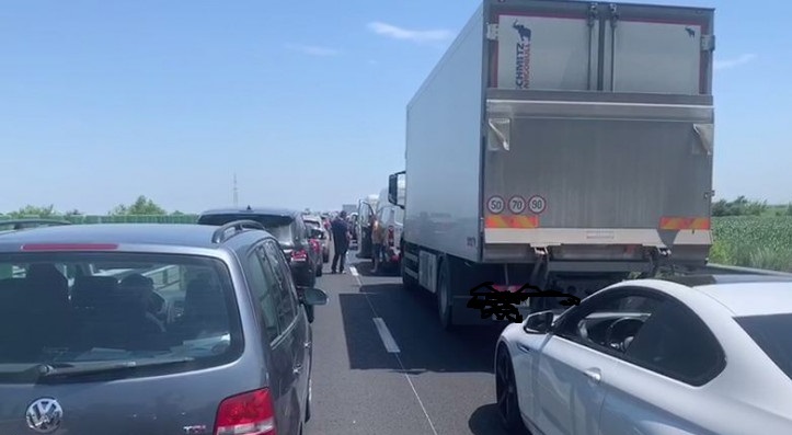 atentie soferi aglomeratie pe ambele sensuri de mers ale autostrazilor a2 si a4 6874e1a69f49b