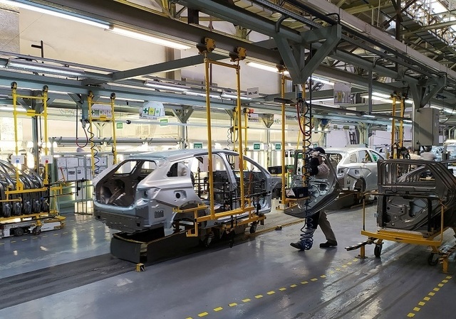 avtovaz cel mai mare producator auto din rusia ia in calcul sa reduca saptamana de lucru la patru zile pe fondul scaderii vanzarilor si al concurentei chineze 688129bc3ce4b